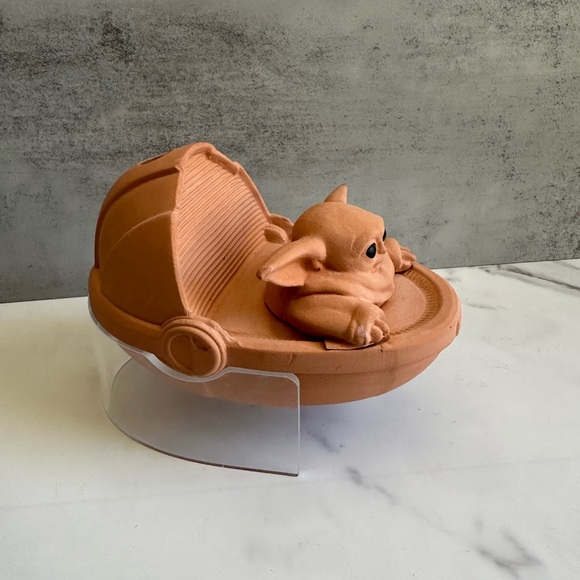 Chia Pet - Star Wars The Child Baby Yoda Floating Edition with Stand - Picture 10 of 11